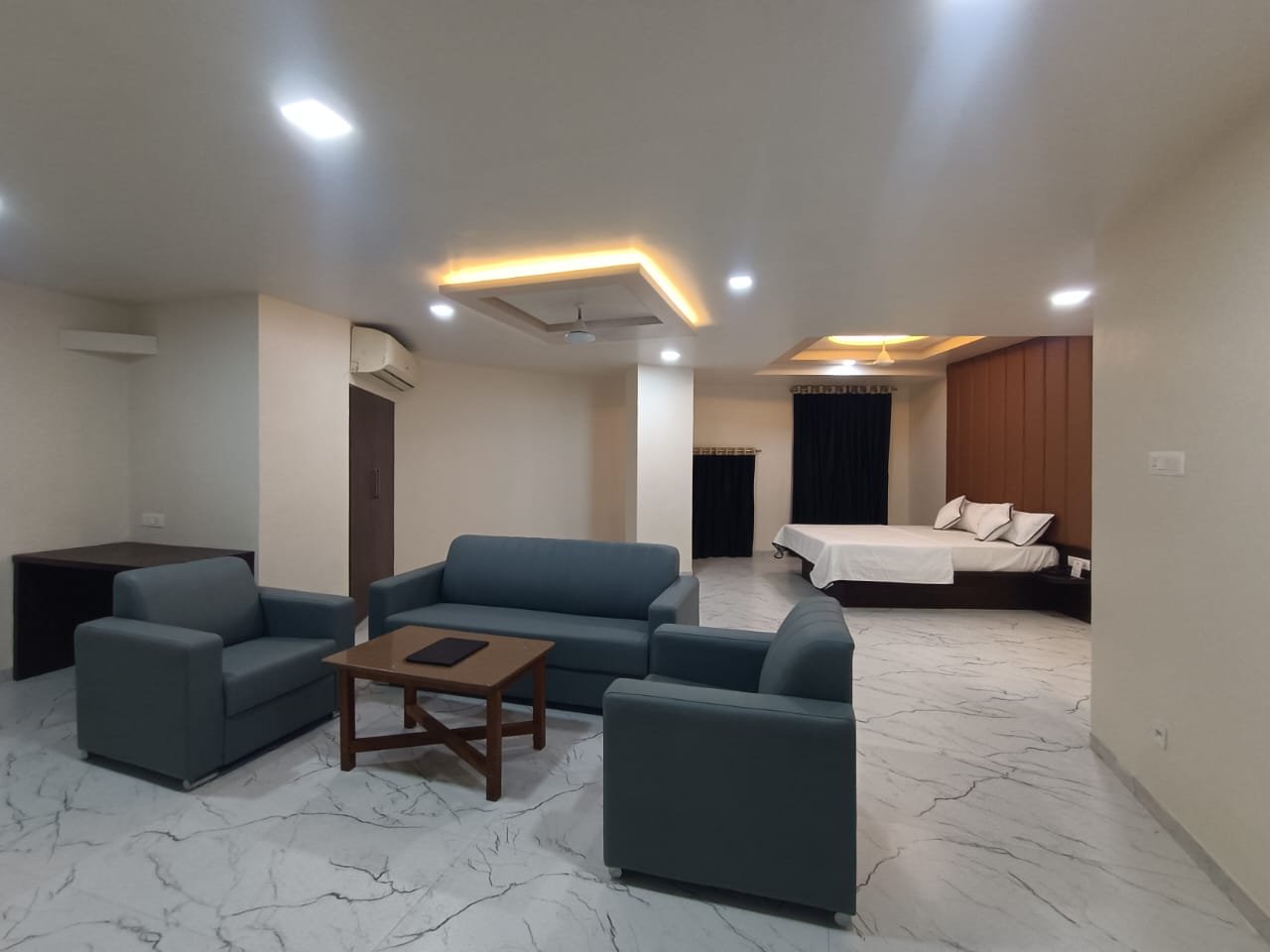 Hotel Raj Heights Rooms